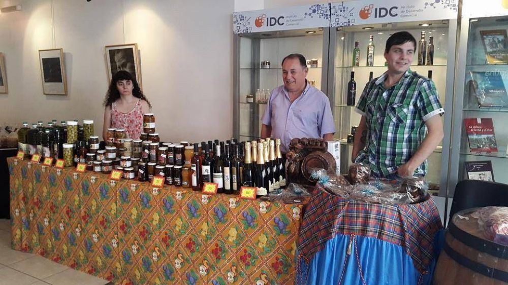 La Feria de Logros de la Econom�a Social mendocina debut� en Buenos Aires