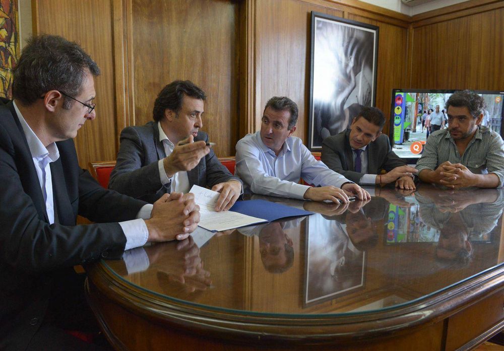 La TV P�blica don� un m�vil de exteriores al Canal Acequia