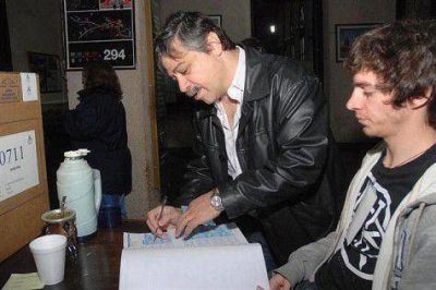 Pol�mica por el lanzamiento de Lousteau
