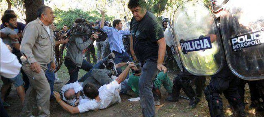 Marcha por la represi�n en el Borda