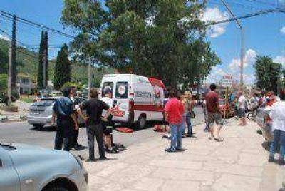 Un motociclista herido tras estrellarse contra un auto en Carlos Paz