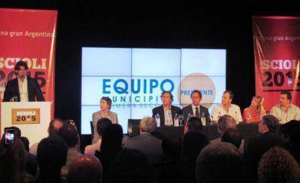 Scioli se reuni� en Vicente L�pez con sus equipos de la Primera Secci�n