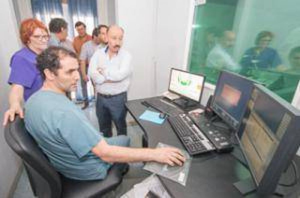 Fueron presentados dos importantes equipos para dotar de tecnologa al Hospital Pintos