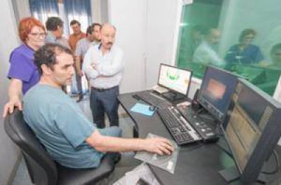 Fueron presentados dos importantes equipos para dotar de tecnolog�a al Hospital Pintos