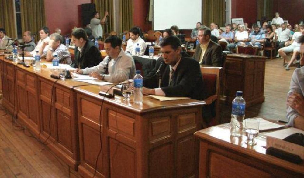 Se suspendi la sesin del Concejo para tratar el Presupuesto y Javier Gabrielli pidi responsabilidad a la oposicin