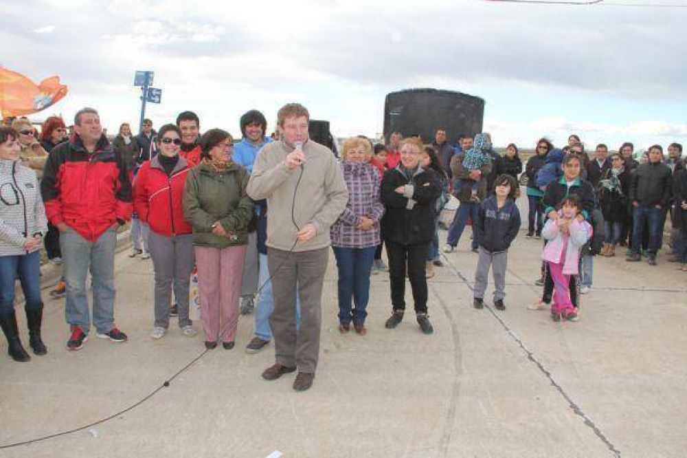 El intendente Melella encabez� la apertura de las primeras calles pavimentadas en Chacra XIII