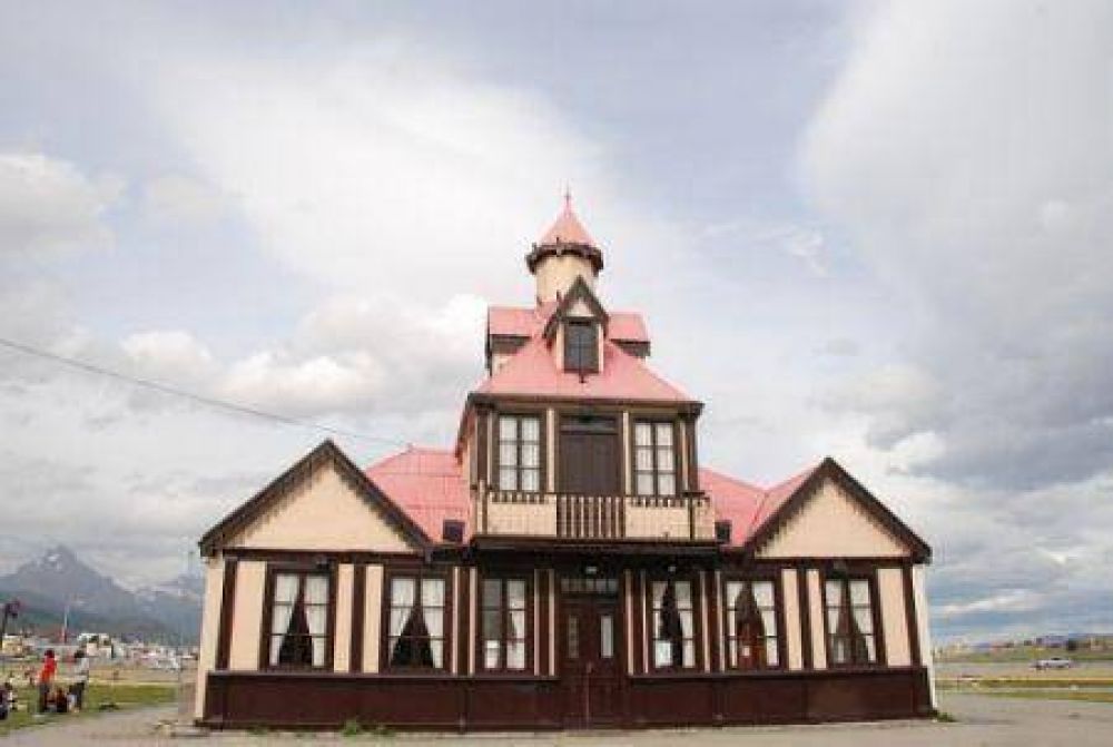 Se festeja un nuevo aniversario de la reconstrucci�n de la Casa Beban