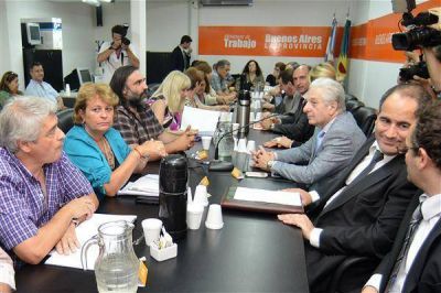 Ofrecen reforzar los b�sicos de estatales y docentes: por ahora no hay acuerdo 