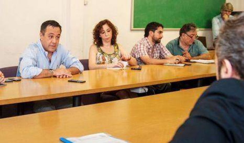 Ciudad ofreci� a docentes un pago a cuenta del 10% s�lo para enero