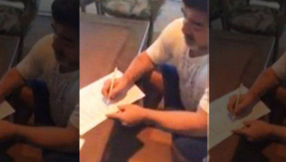 Maradona vuelve a �De Zurda� junto a V�ctor Hugo