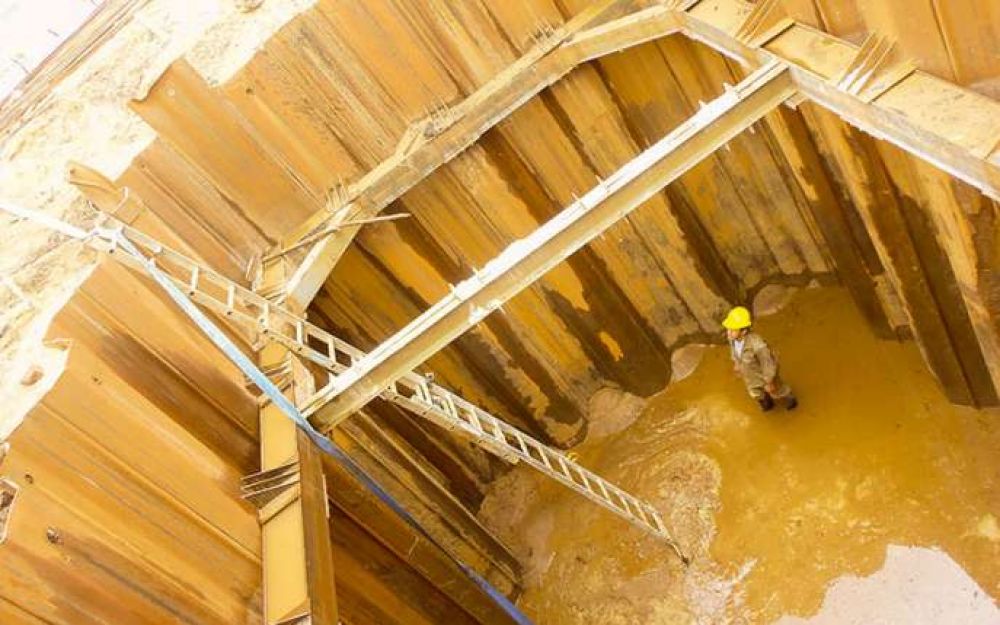 Realizan trabajos en la bomba de la toma de agua