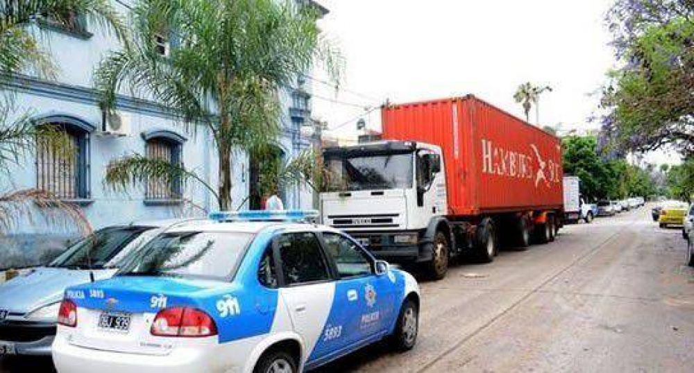 Polic�as detenidos por cami�n con marihuana