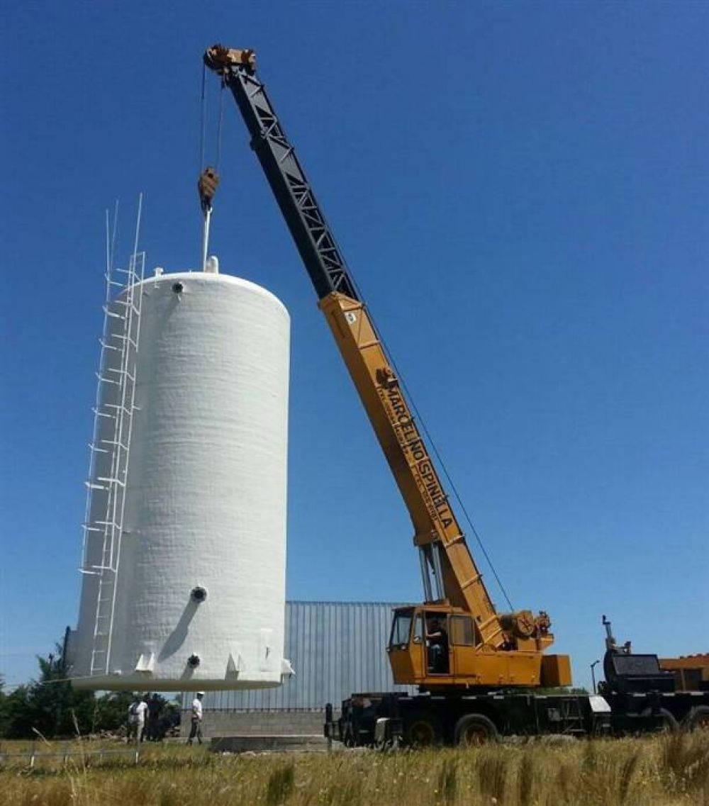 Llegaron dos tanques de agua para la planta potabilizadora