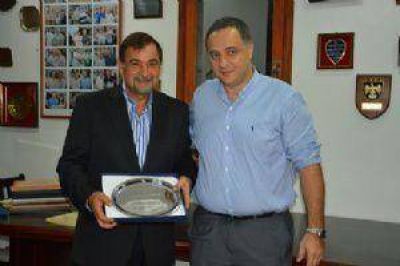El rugby de Salta reconoci� a Miguel Isa por su apoyo al deporte