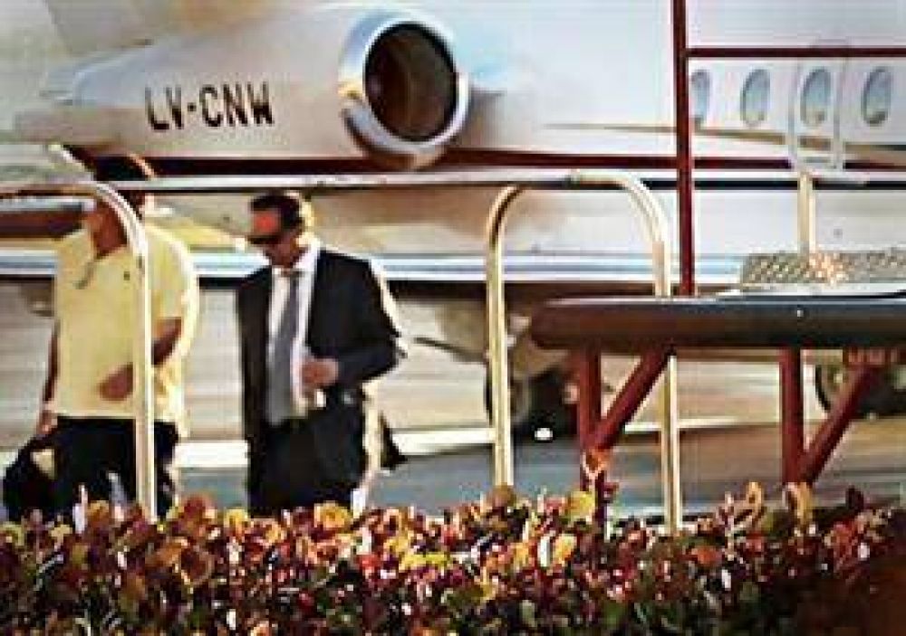 Dudas sobre el costo del vuelo de Scioli a Miami, que fue filmado