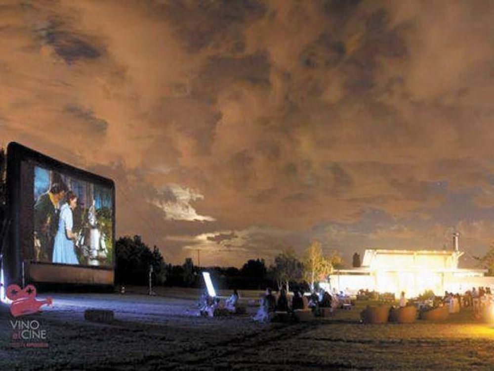 La experiencia de ver cine al aire libre entre vi�edos fue un �xito