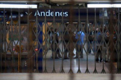 Metrodelegados amenazan con un paro para este lunes o martes