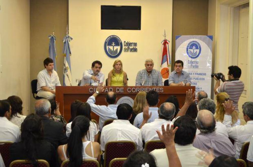 Fabi�n R�os y Any Pereyra entregaron certificados de capacitaci�n a trabajadores de Fiscalizaci�n Tributaria