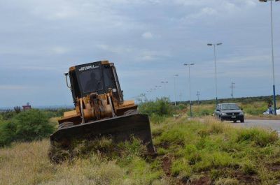 El Gobierno provincial comienza tareas de limpieza en avenida Circunvalaci�n