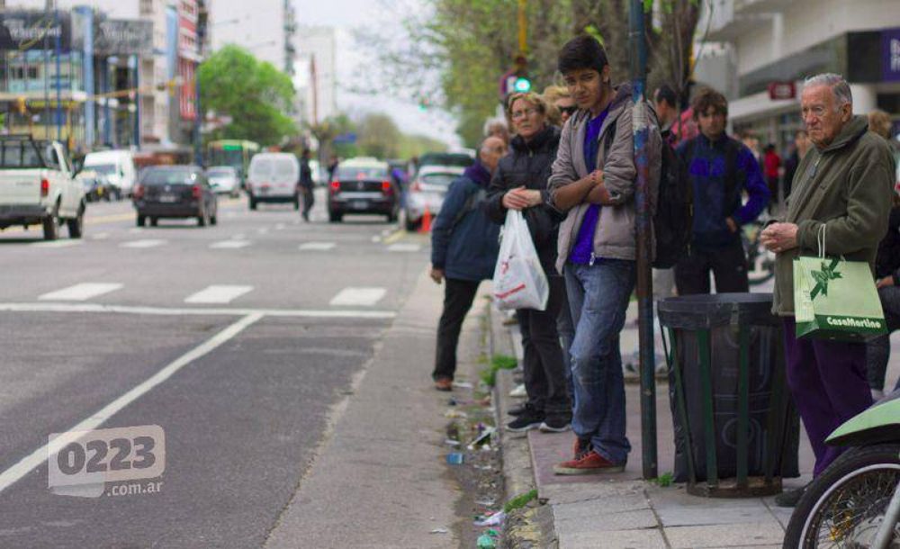 Piden que haya polic�as en las paradas de colectivo del barrio Libertad