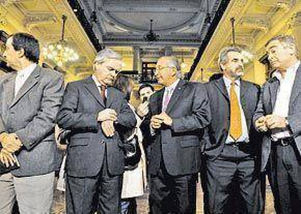 El oficialismo acept� debatir los superpoderes y las retenciones