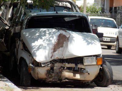 Se choc� una columna y est� internada en el Molas