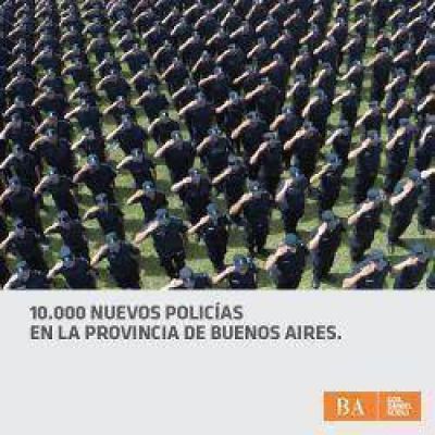 Ponen polic�as en las plazas santarrose�as