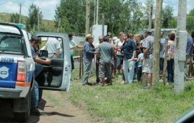 Adjudicatarios de Smata se hicieron presentes en el barrio junto a la polic�a y denunciaron usurpaciones