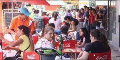 Entre hoy y ma�ana pagan salarios y medio aguinaldo a los estatales