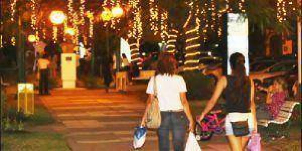 Iluminar�n las plazoletas de la avenida 25 de Mayo hasta la Fontana