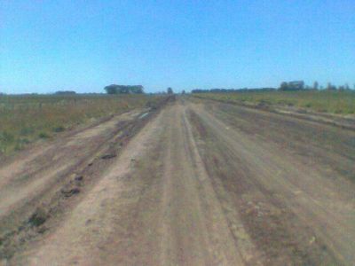 Se trabaja en caminos rurales 