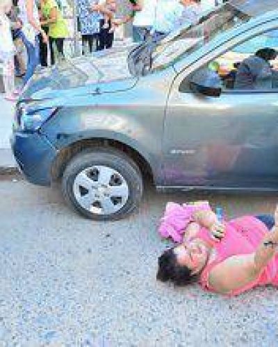 Cruzaba la calle y qued� atrapada