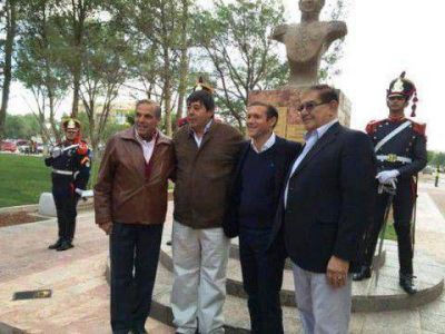 Sapag quiere que petroleras hagan viviendas