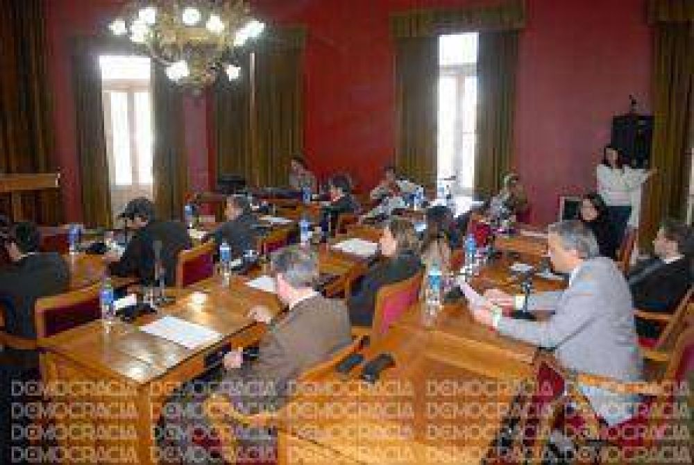 La oposici�n busca bajar siete puntos el aumento de tasas para el pr�ximo a�o