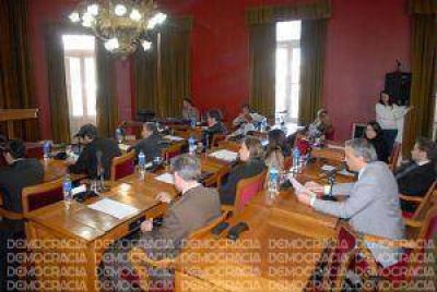 La oposici�n busca bajar siete puntos el aumento de tasas para el pr�ximo a�o