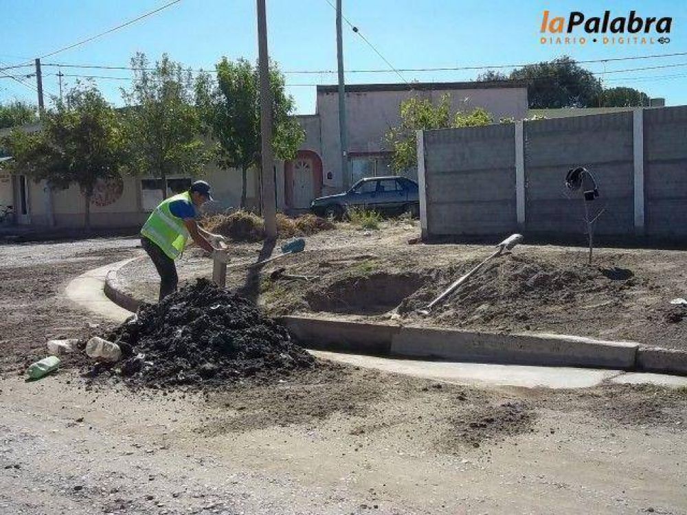 Limpieza de bocas de tormenta en distintos sectores de la ciudad