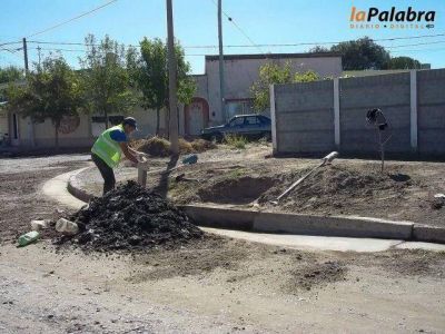 Limpieza de bocas de tormenta en distintos sectores de la ciudad
