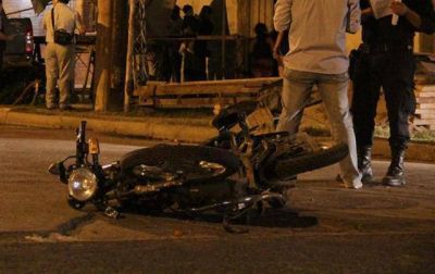 Tres j�venes sufren graves heridas al chocar frontalmente dos motos