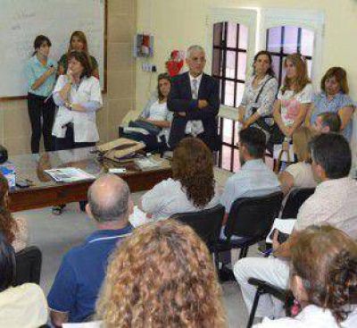 El ministro lo hizo con los equipos de atenci�n primaria y los inst� a continuar cuidando la salud de la gente