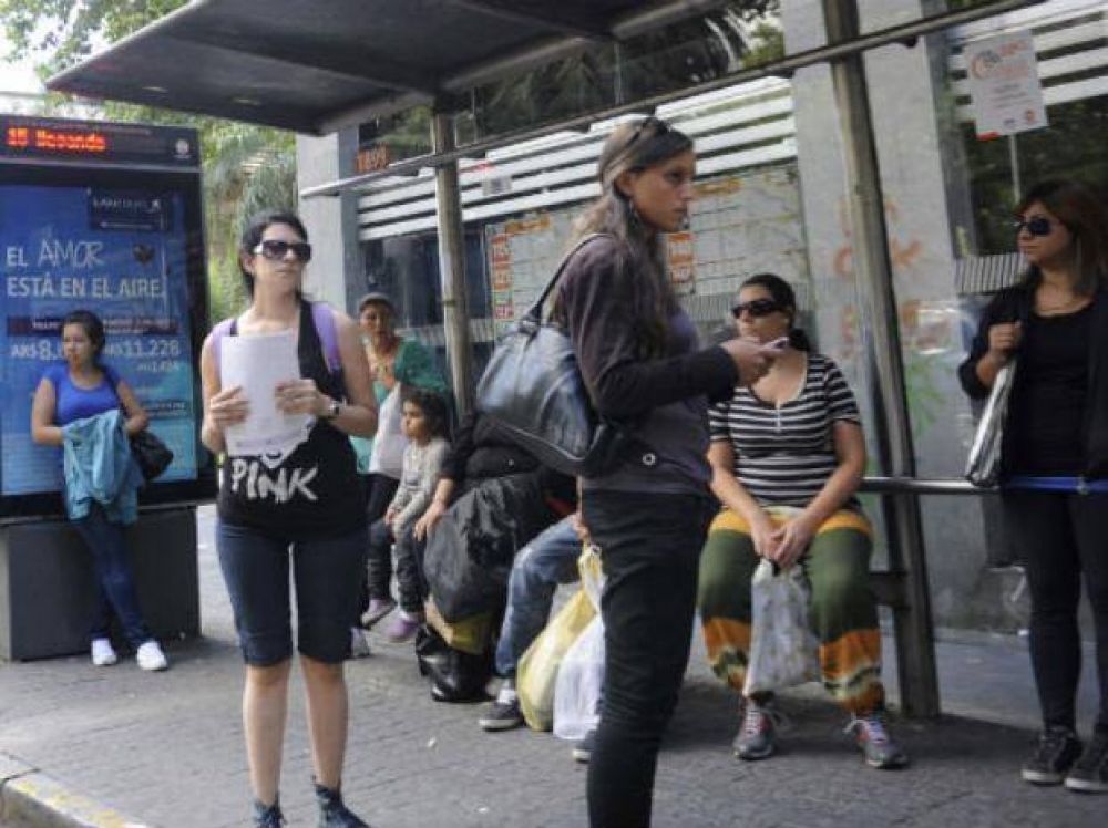 Al menos tres l�neas de colectivos demoran 25 minutos en llegar a las paradas