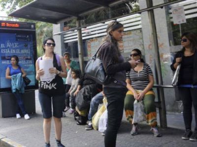Al menos tres l�neas de colectivos demoran 25 minutos en llegar a las paradas