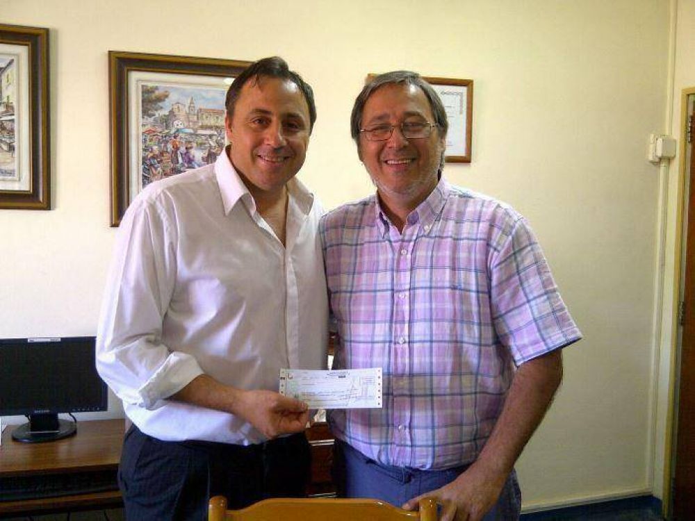Lenzi hizo entrega de un subsidio al Posadas 