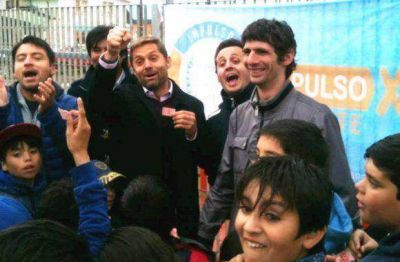 Cesar Vargas y Sciurano presentes en la inauguraci�n del local Padre M�gica