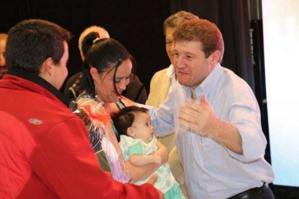 Melella encabez� una nueva entrega de viviendas municipales para casos sociales 