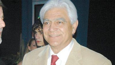 Su mansi�n, dos aeronaves y un total de 11 operaciones con tierras complican a Romero