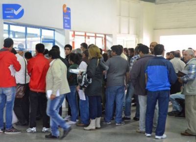 Caos en la inauguraci�n del nuevo centro de licencias de conducir