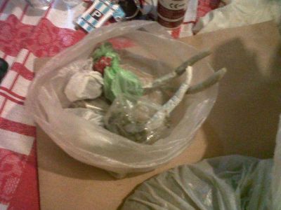 Desbarataron tres centros de distribuci�n de droga; hay dos detenidos