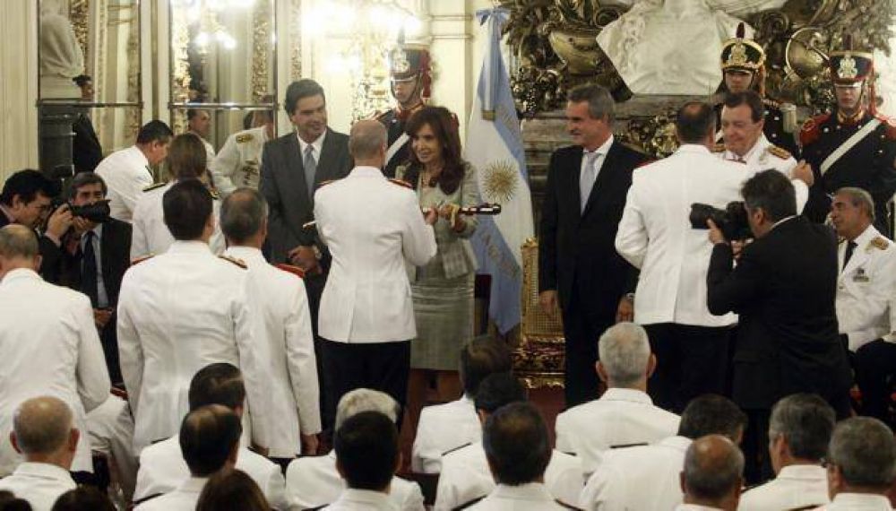 Cristina encabez� la entrega de insignias y ascensos de jefes militares