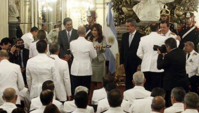 Cristina encabez� la entrega de insignias y ascensos de jefes militares