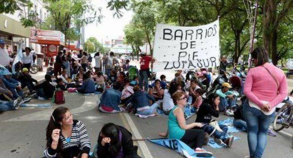 Barrios de Pie y la CCC se mantuvieron firmes pidiendo el bono navide�o